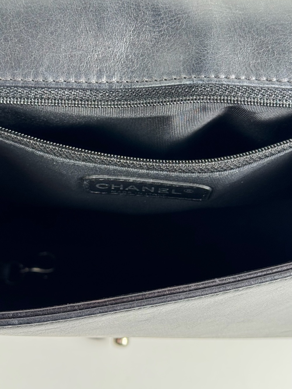 CHANEL Large Black Quilted Boy Flap Crossbody Bag (comes with Authentication) - Picture 7 of 8
